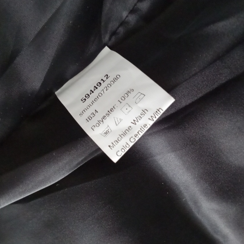 EUC! SHEIN Blackand white puffer vest - Picture 7 of 8